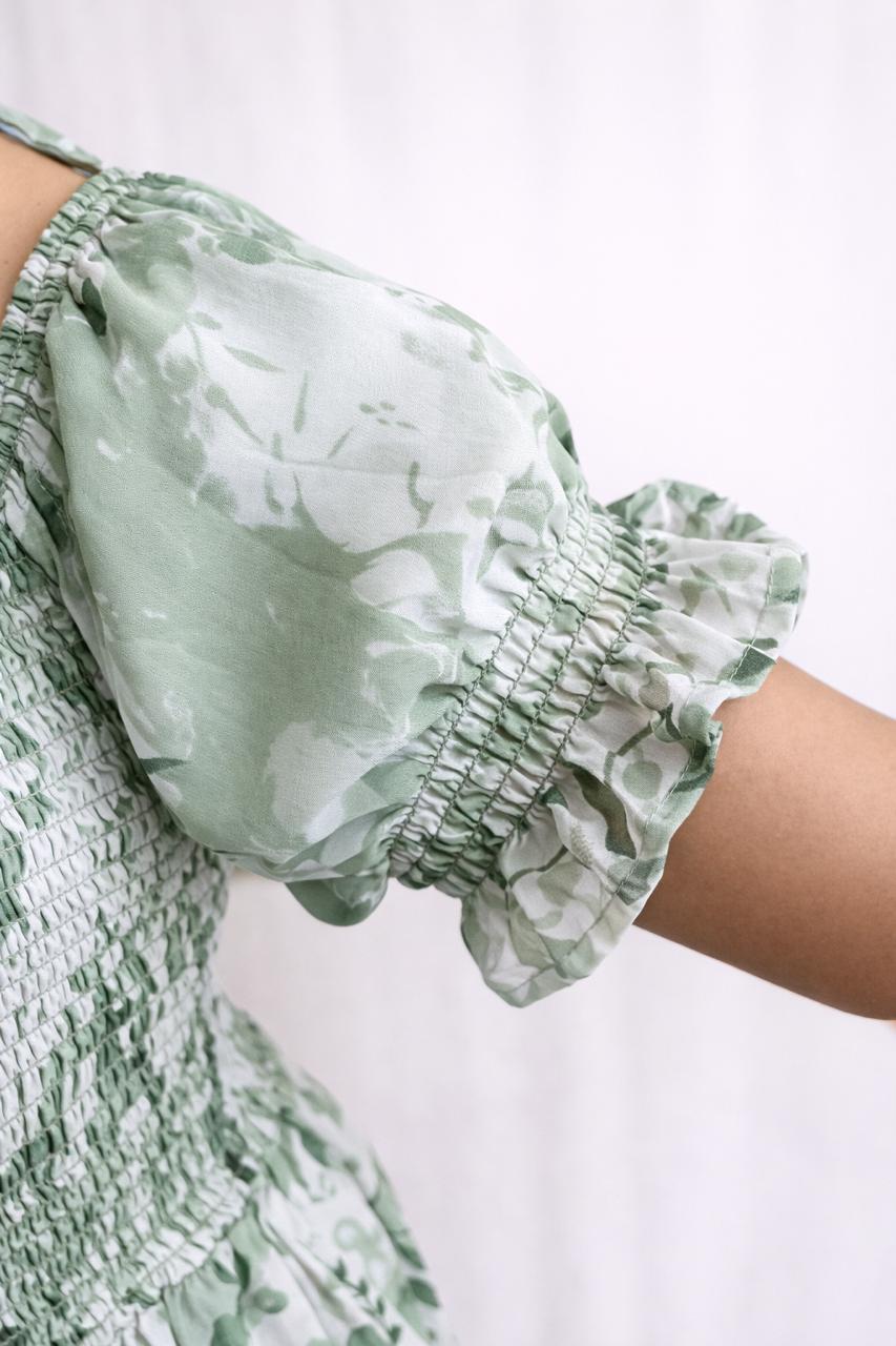 Women's green floral printed sundress with puff sleeves