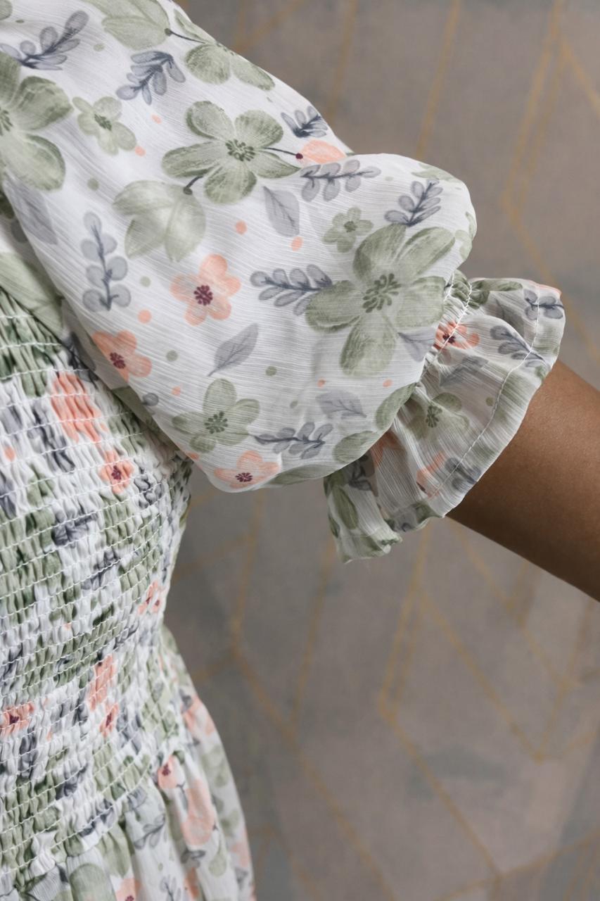 Women's white floral printed sundress with puff sleeves